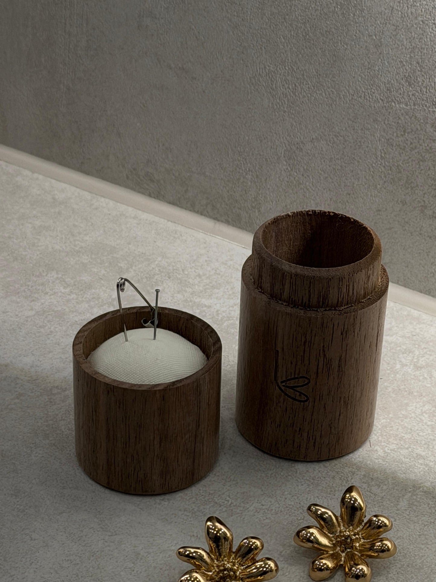 Pin Box SAYA - Walnut
