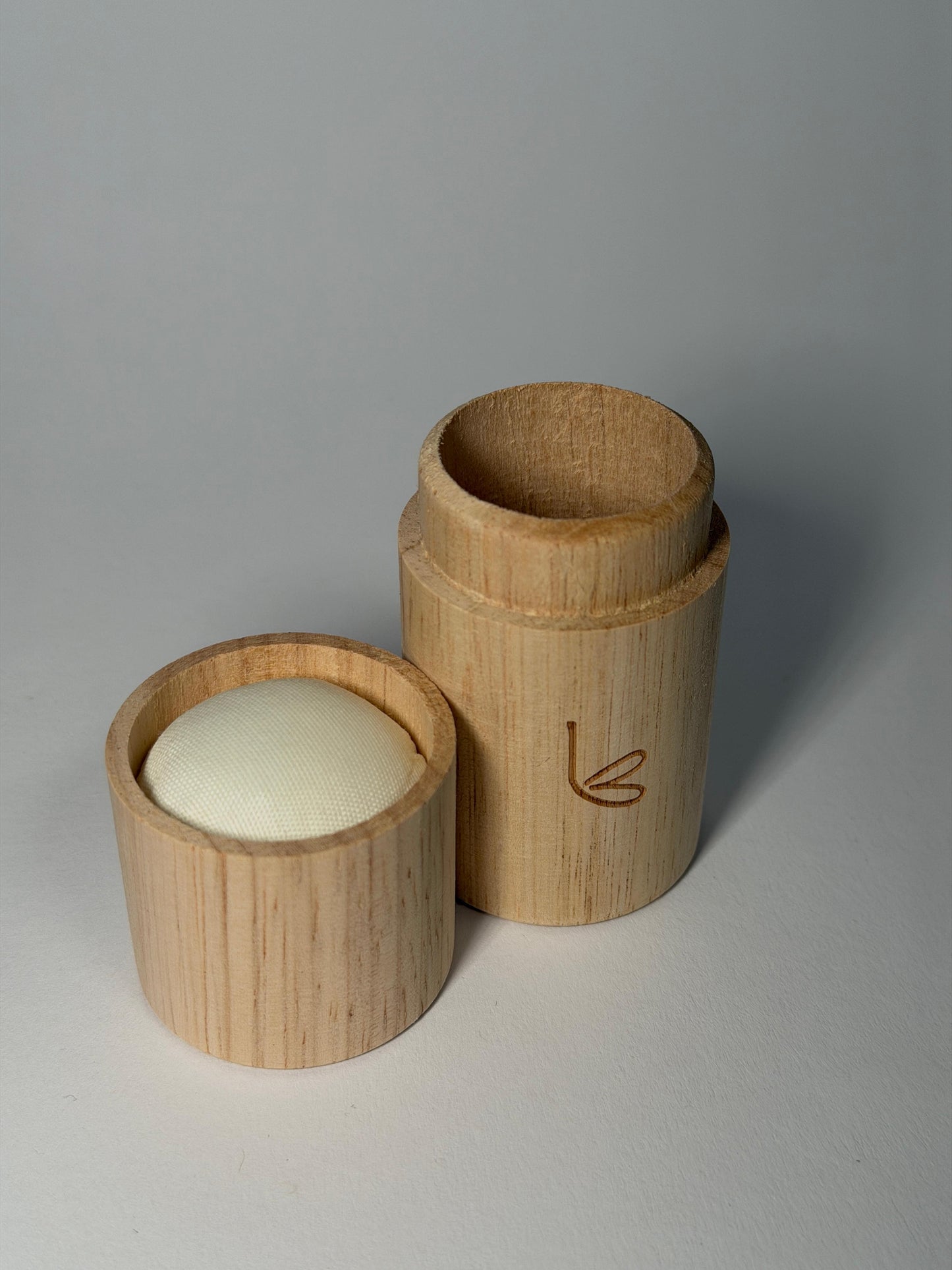 Pin Box SAYA - Walnut